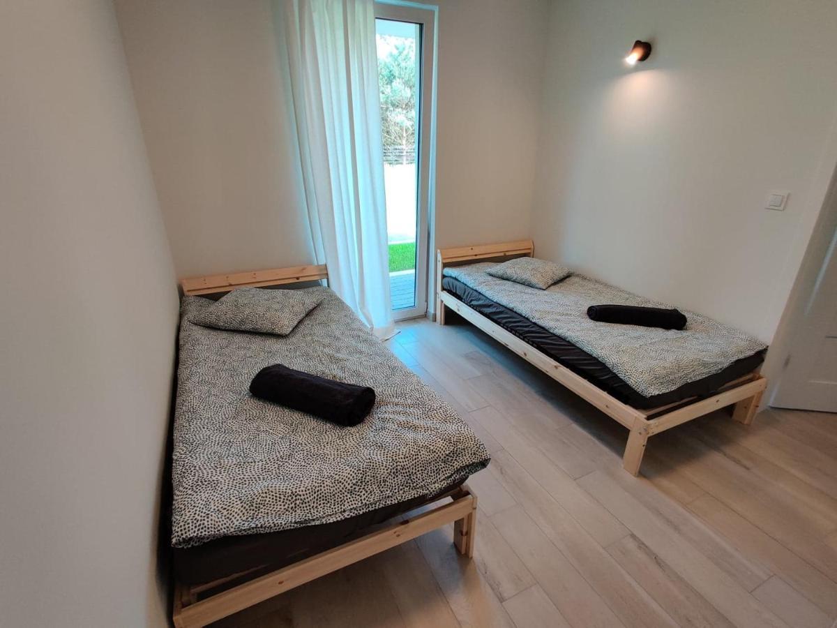 Ostrowo Plaza Hotell Exteriör bild