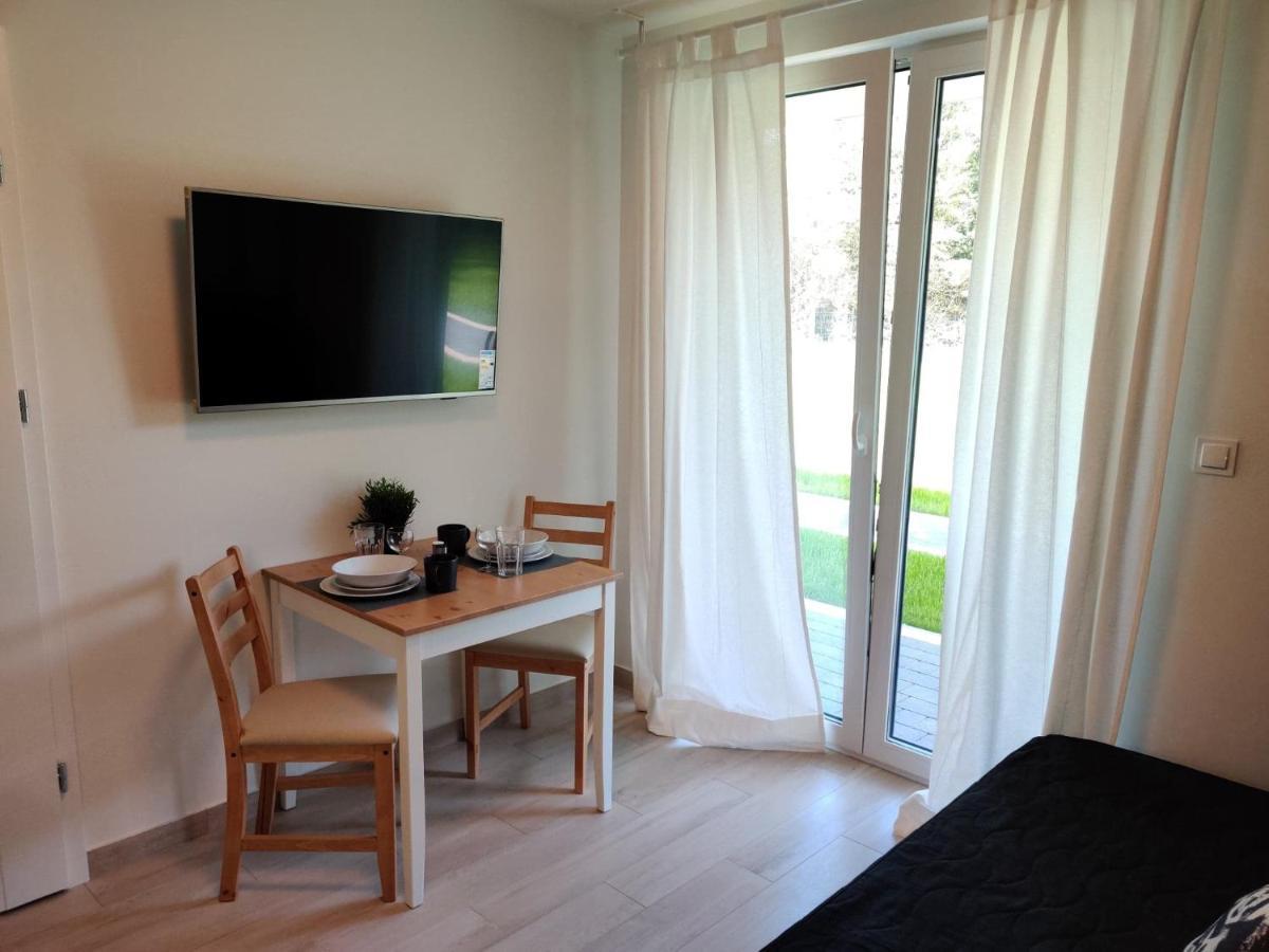 Ostrowo Plaza Hotell Exteriör bild
